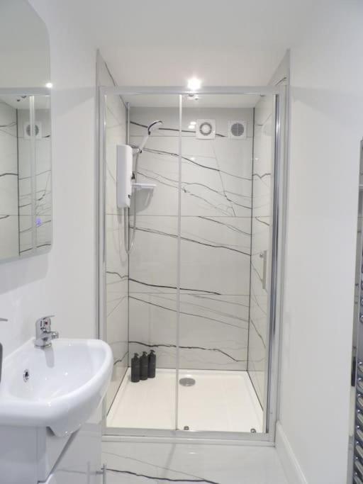 Modern 3bhk Near Zoo Edinburgh