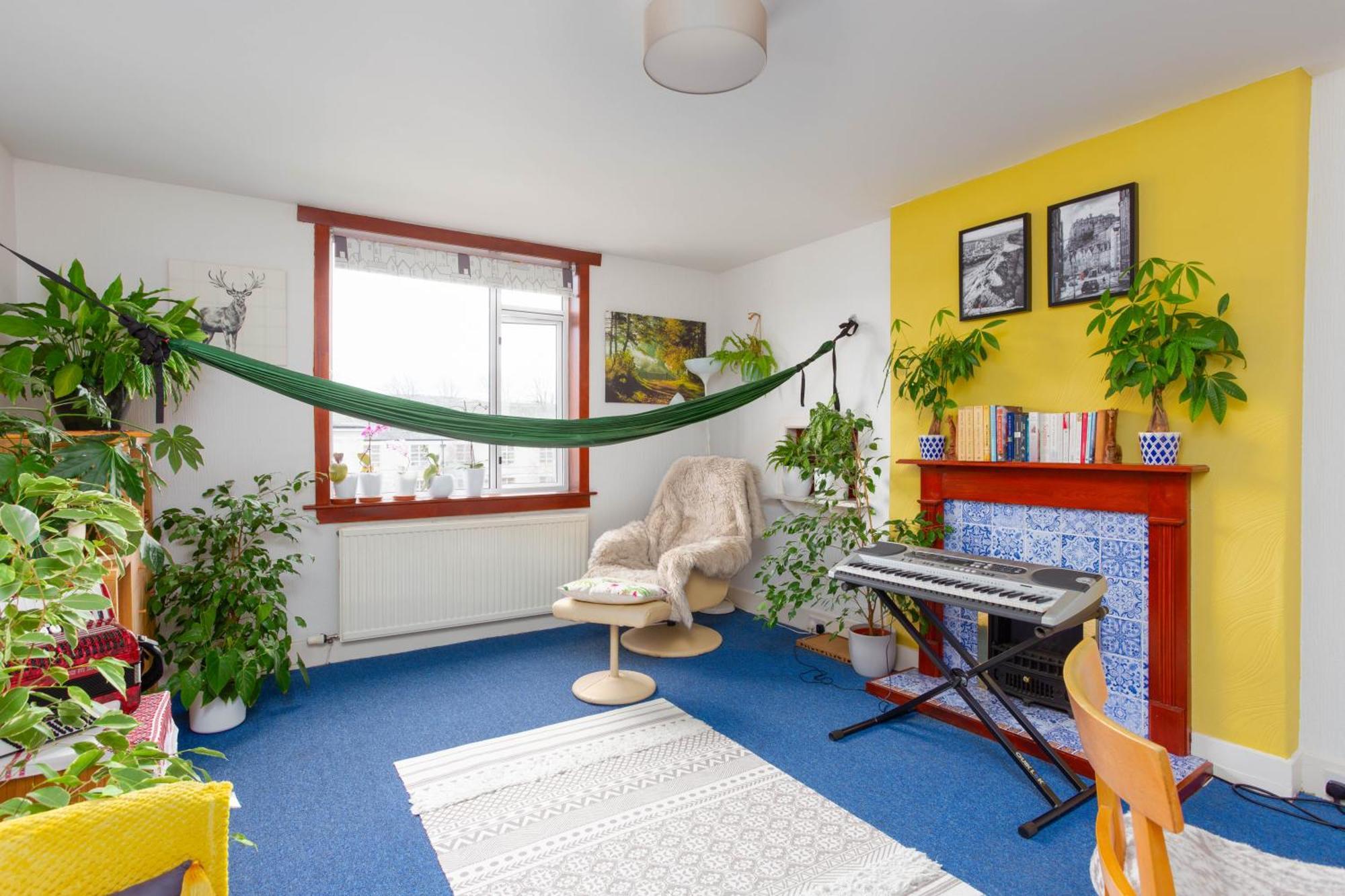 Bright & Spacious Double With Garden View- Close To Airport & Centre