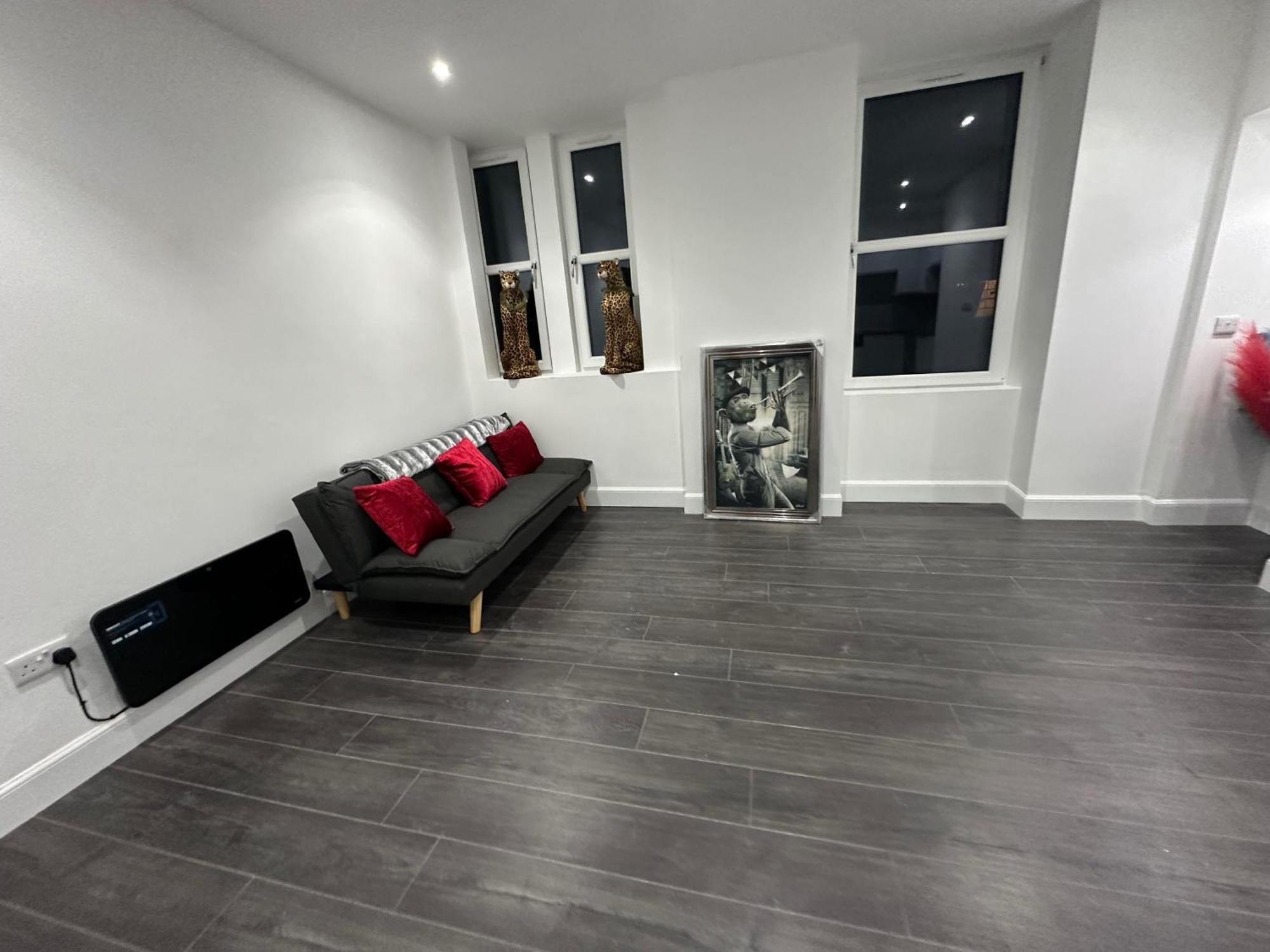 Architect Designed Meadows Apartment Edinburgh