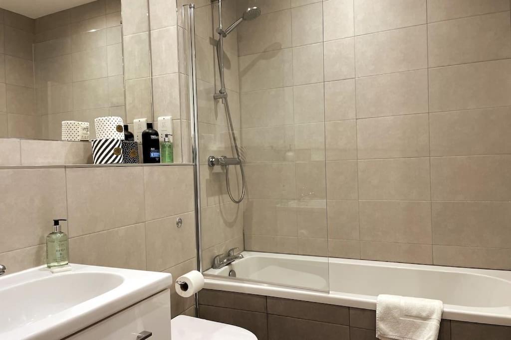 Apartment Modern 1 Bed Leith Tram Station *