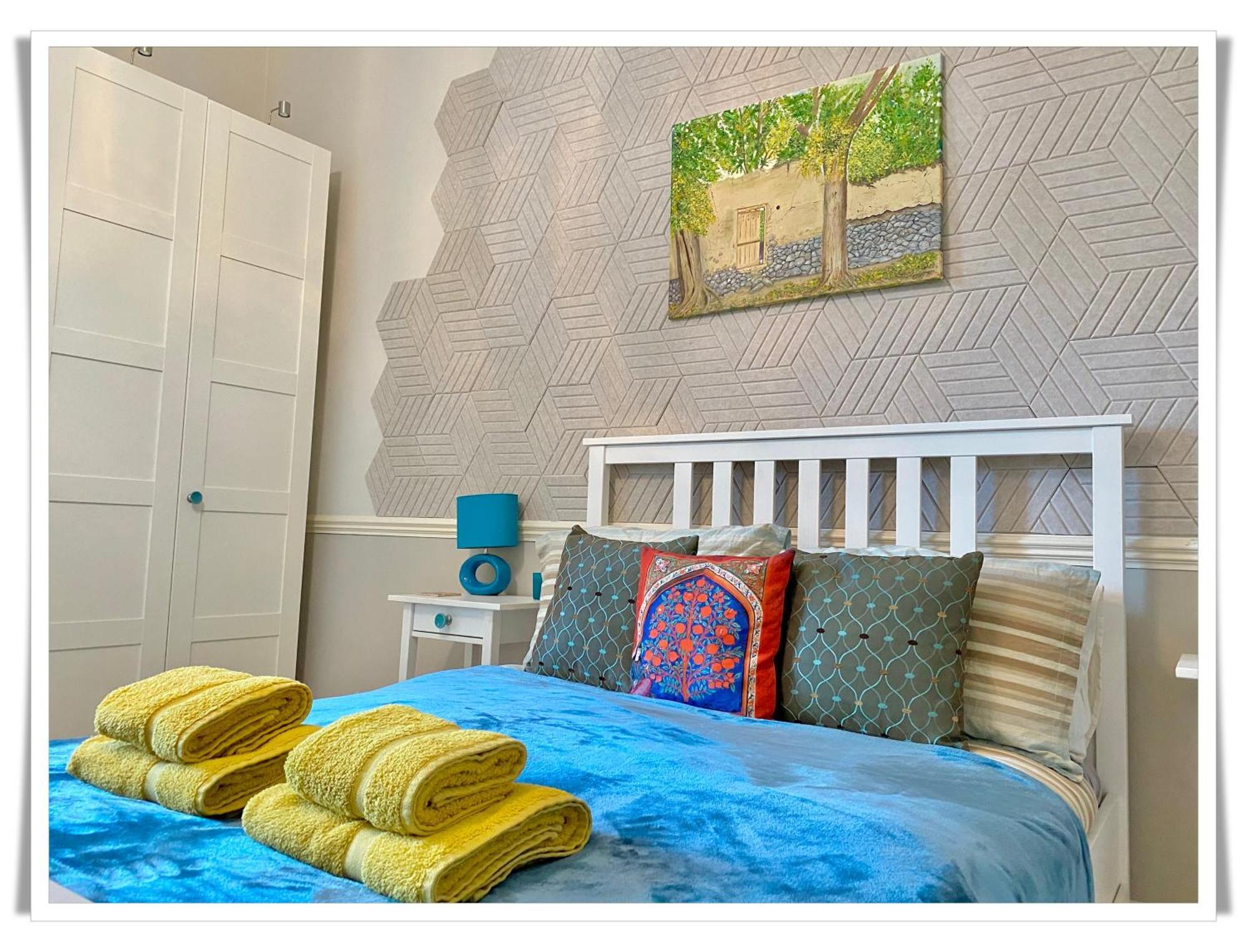 Beautifully Decorated 2bed Apt- Gem In Center * EDI