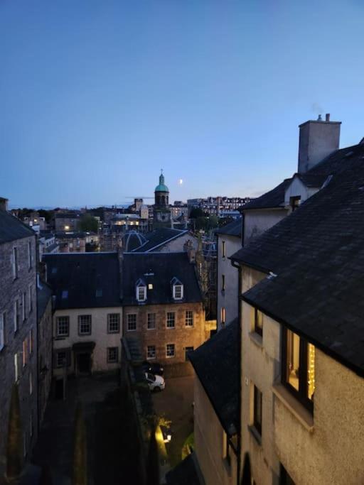 The Eyrie At Tweeddale Court - Historic Royal Mile Apartment