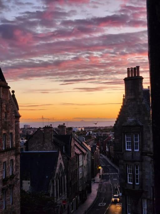 Apartment The Eyrie At Tweeddale Court - Historic Royal Mile