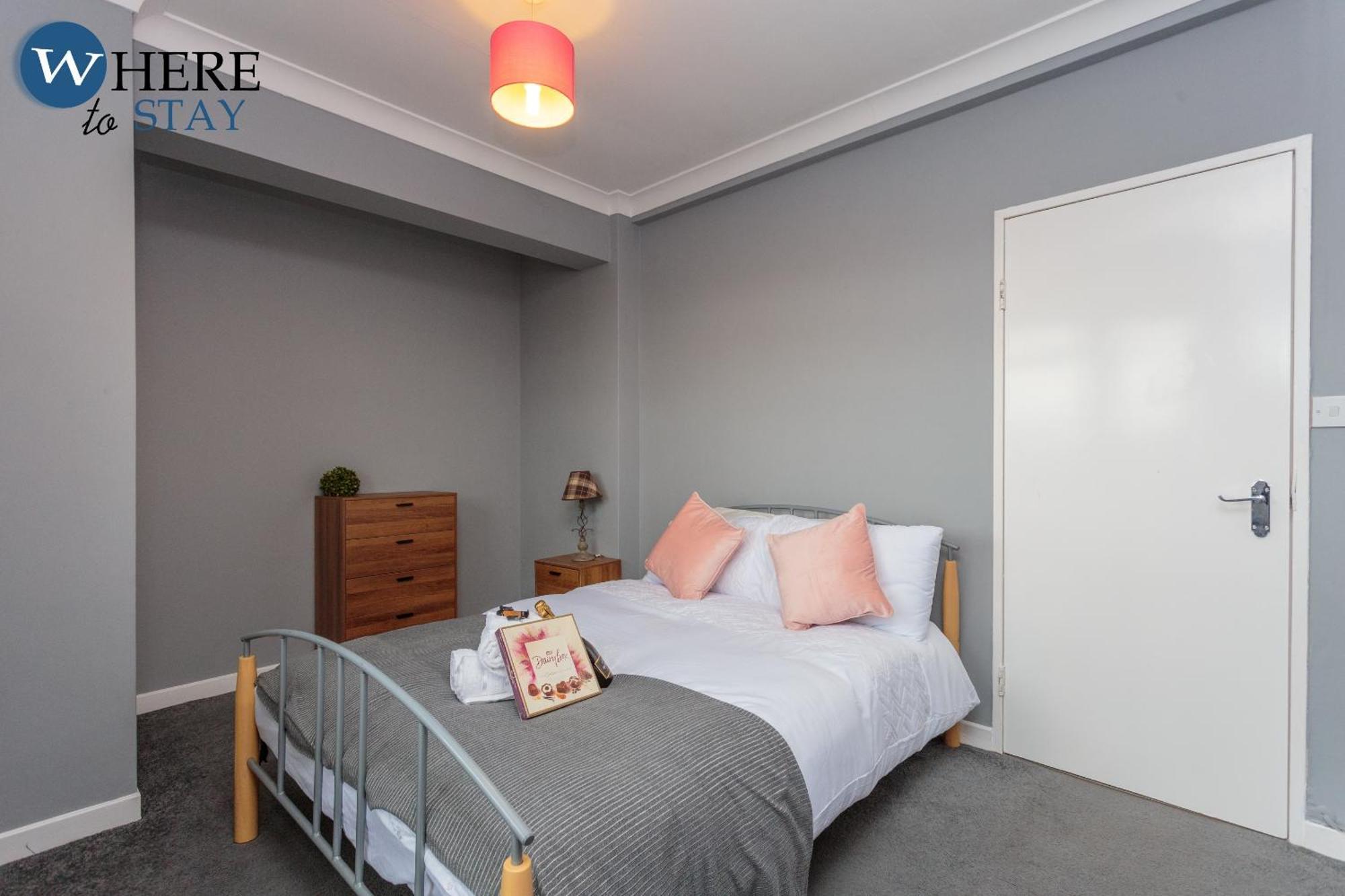 Stunning 3 Bedroom Apartment EDI