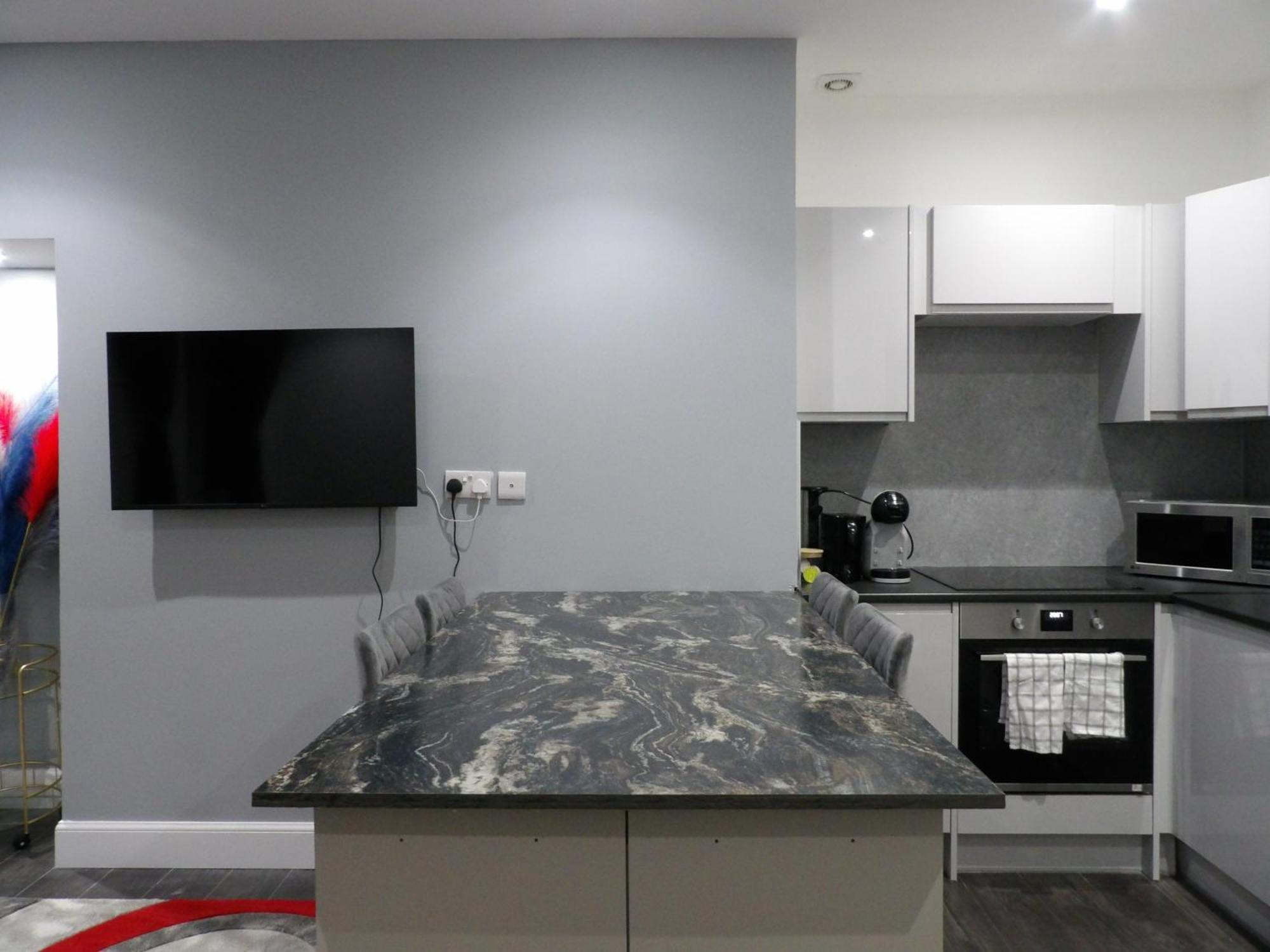 Architect Designed Meadows Apartment Edinburgh