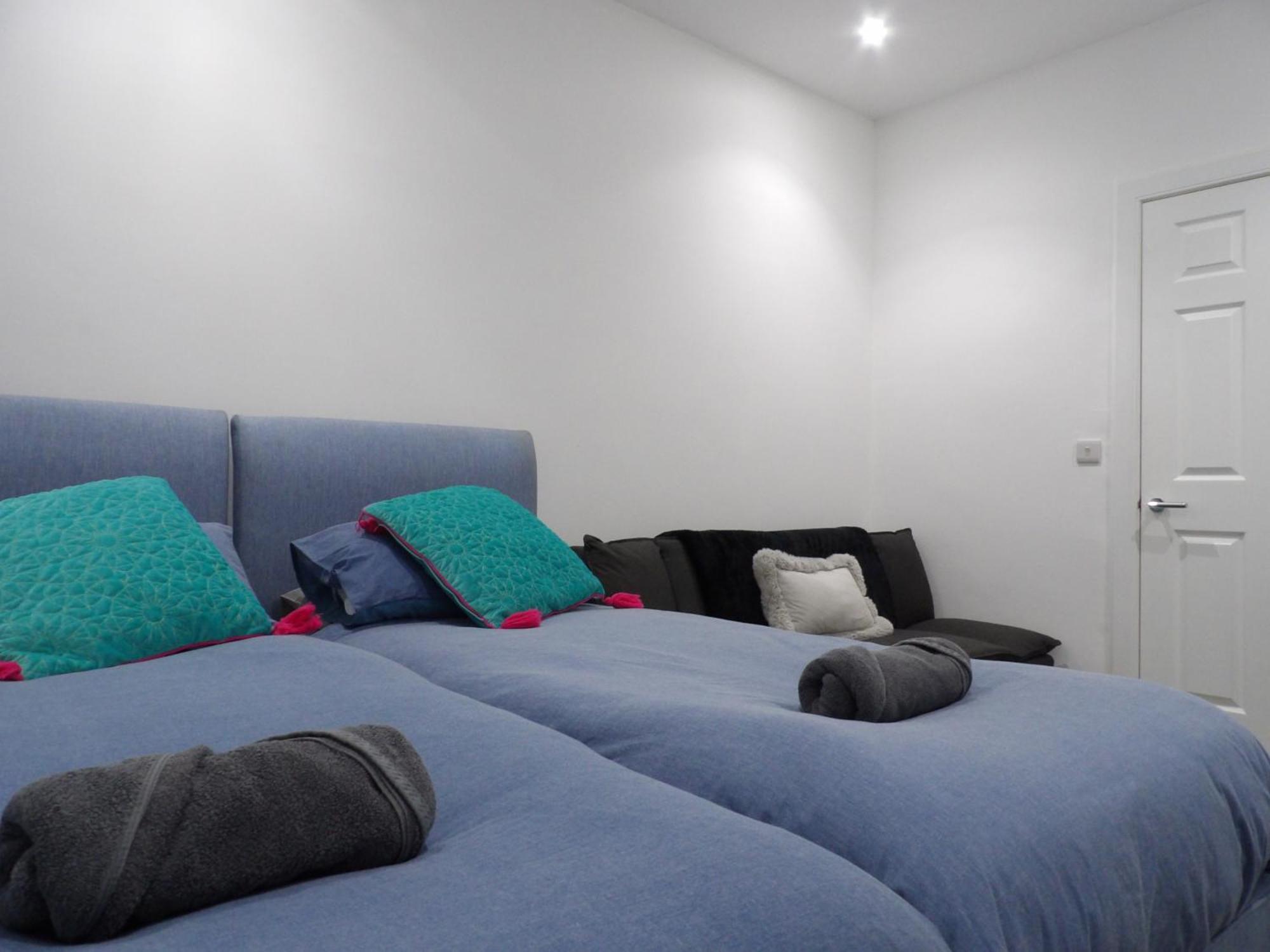 Architect Designed Meadows Apartment *