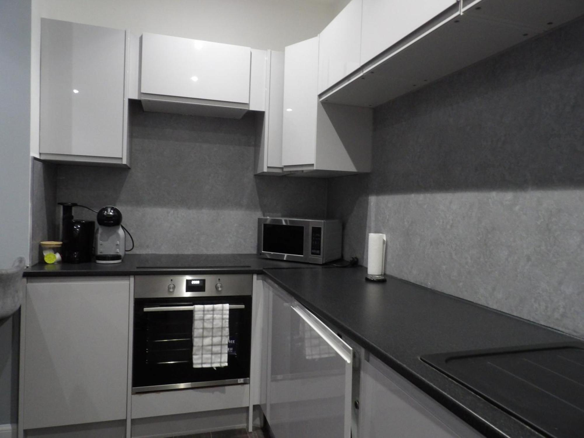 Architect Designed Meadows Apartment Edinburgh