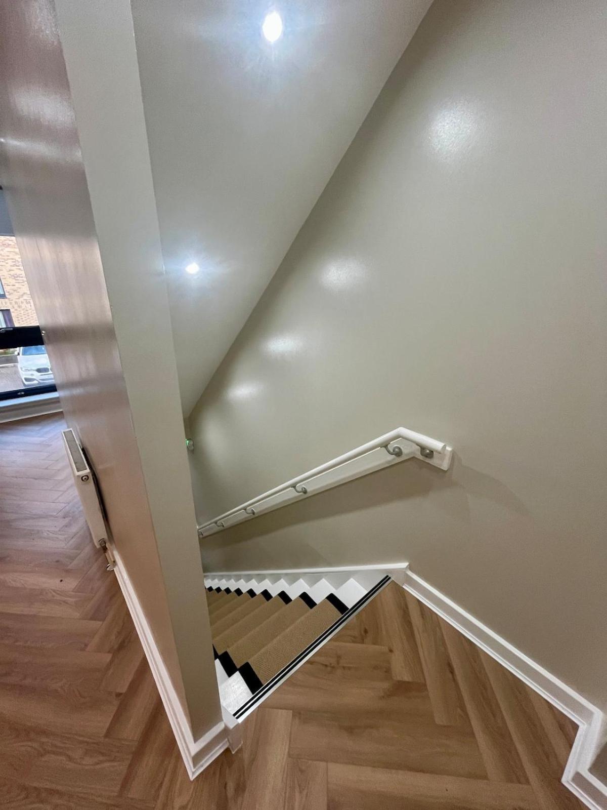 Apartment Luxury Spacious 4 Dbl Br House With Free Parking