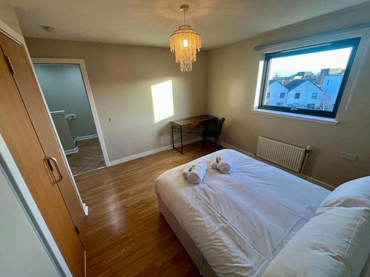 Luxury Spacious 4 Dbl Br House With Free Parking Apartment Edinburgh