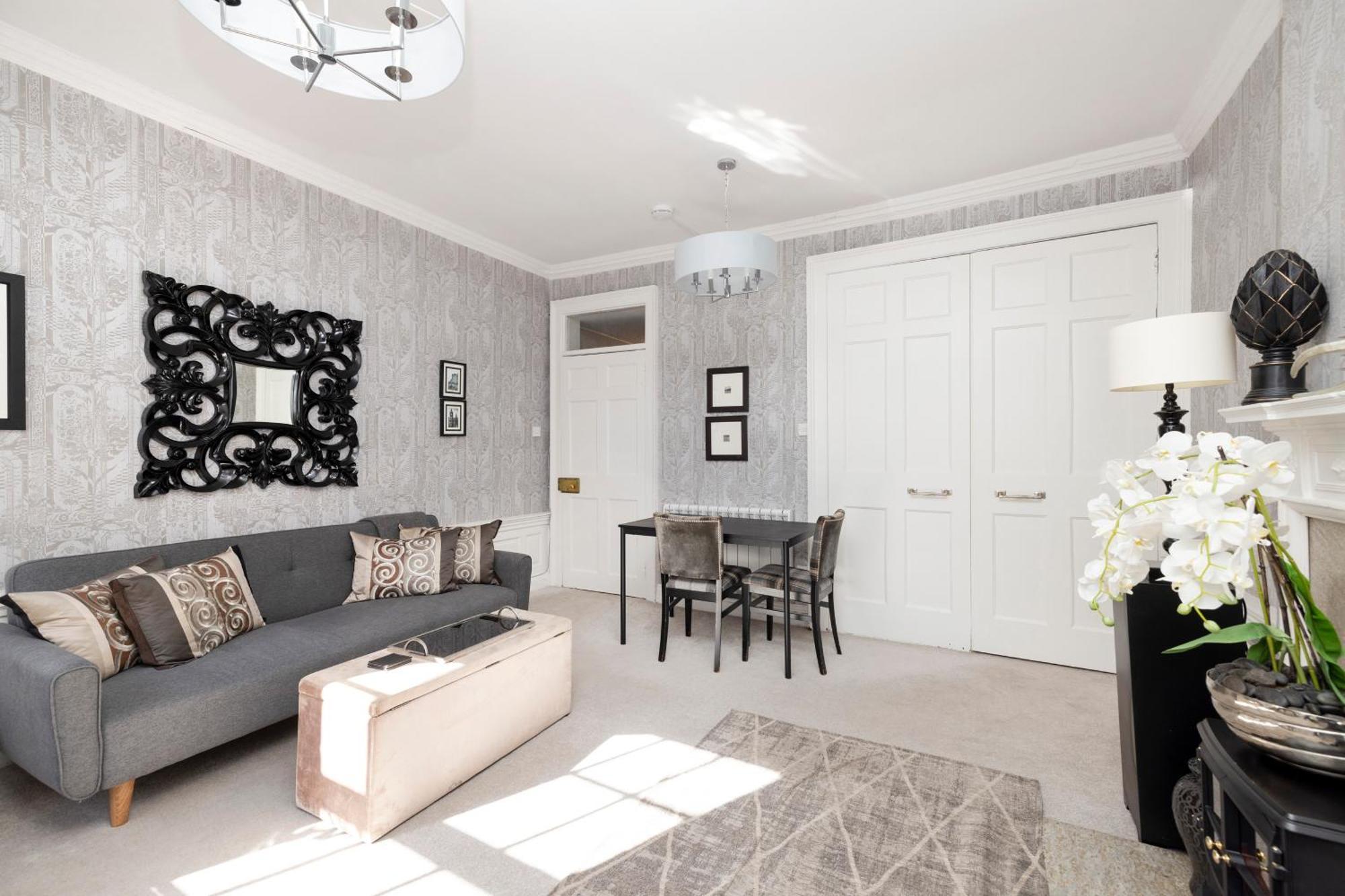 Joivy Exclusive At The Heart Of New Town Apartment EDI