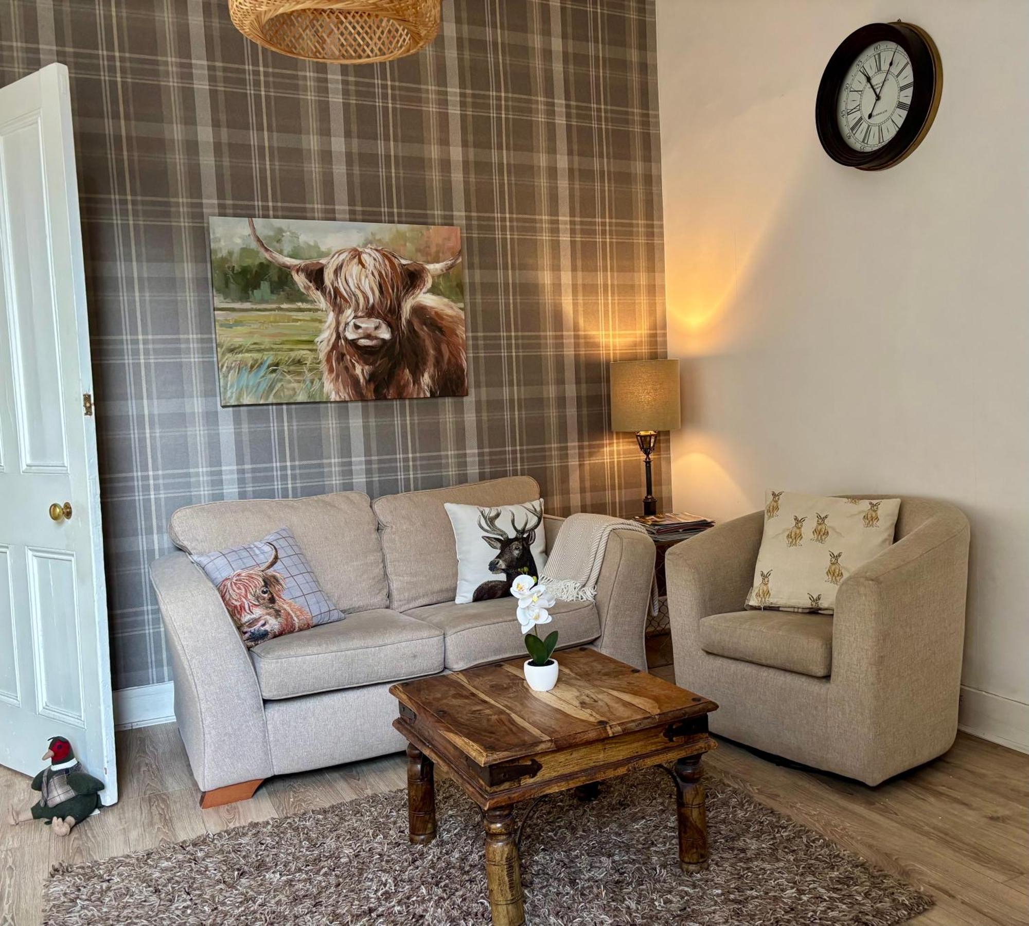 Bread Street, And Spacious One Bed Flat * Edinburgh