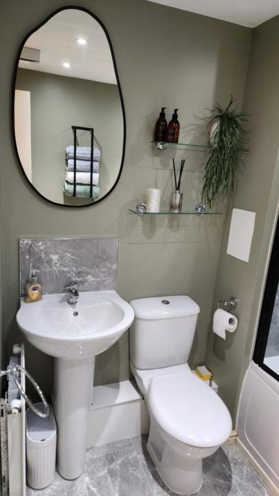 Modern In A Flat Near Haymarket Edinburgh
