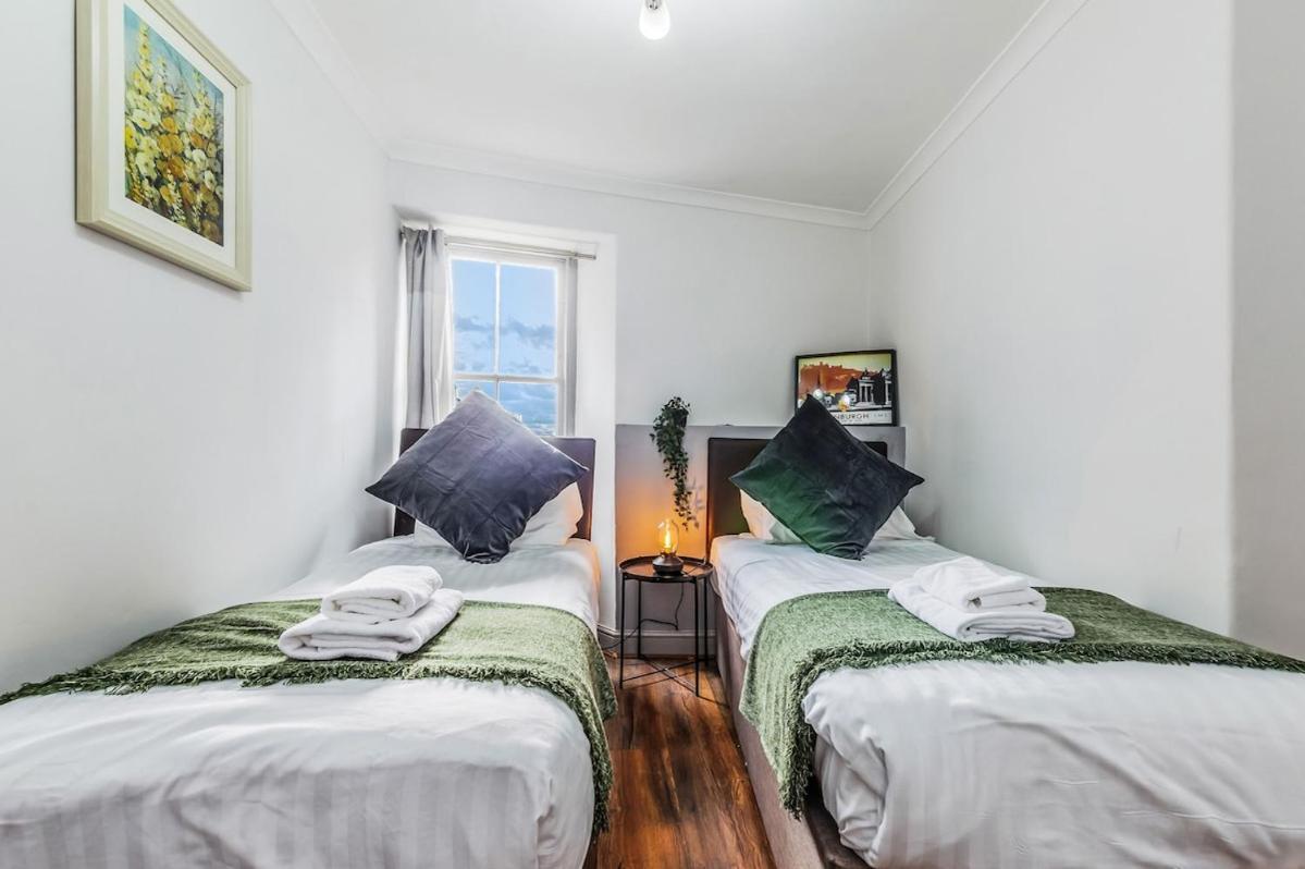 Cozy At Castle, Parking Apartment *