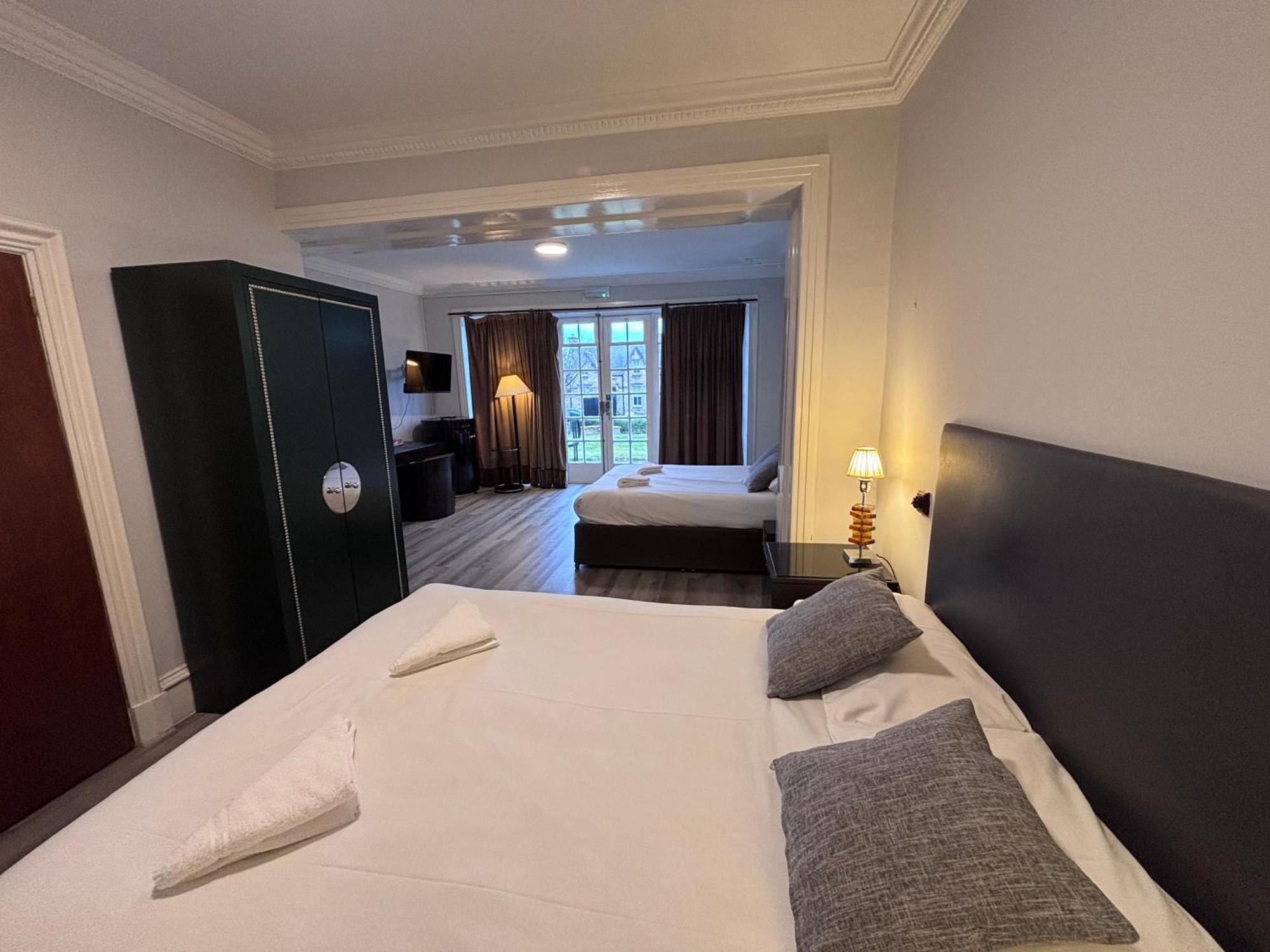 No6 West Coates 3* Edinburgh