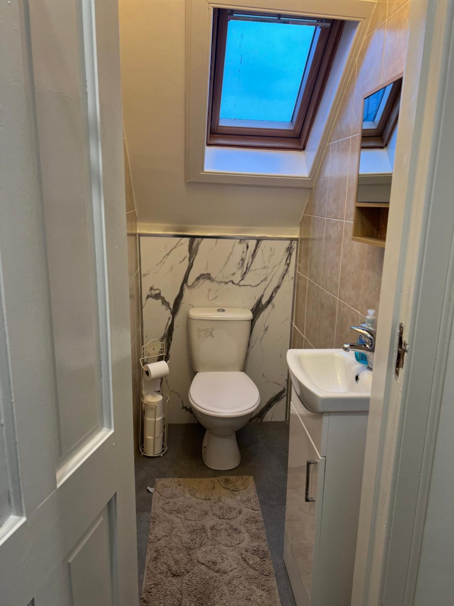 4 Bed Near Airport Holiday home Edinburgh
