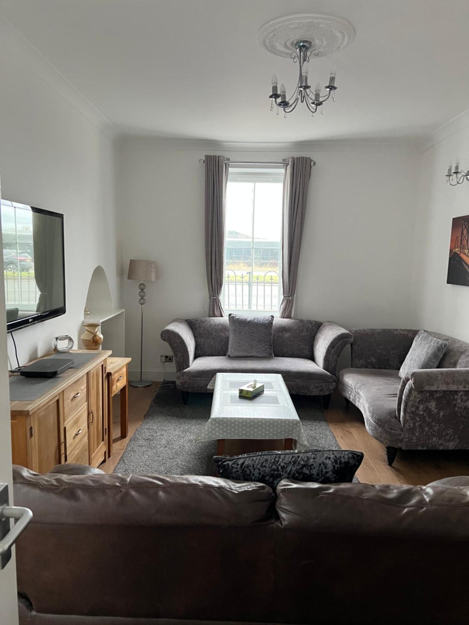 Holiday home 4 Bed Near Airport