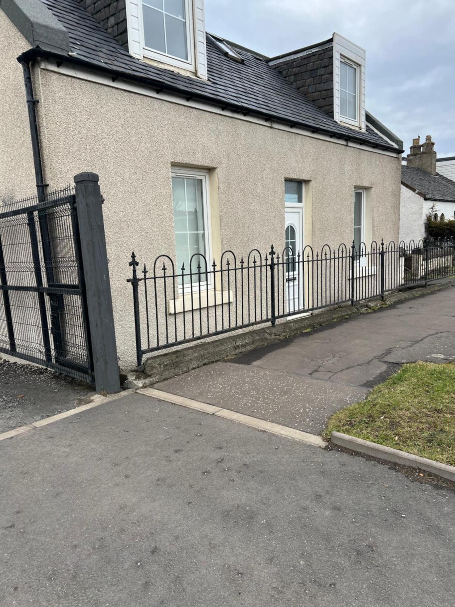 4 Bed Near Airport Holiday home Edinburgh
