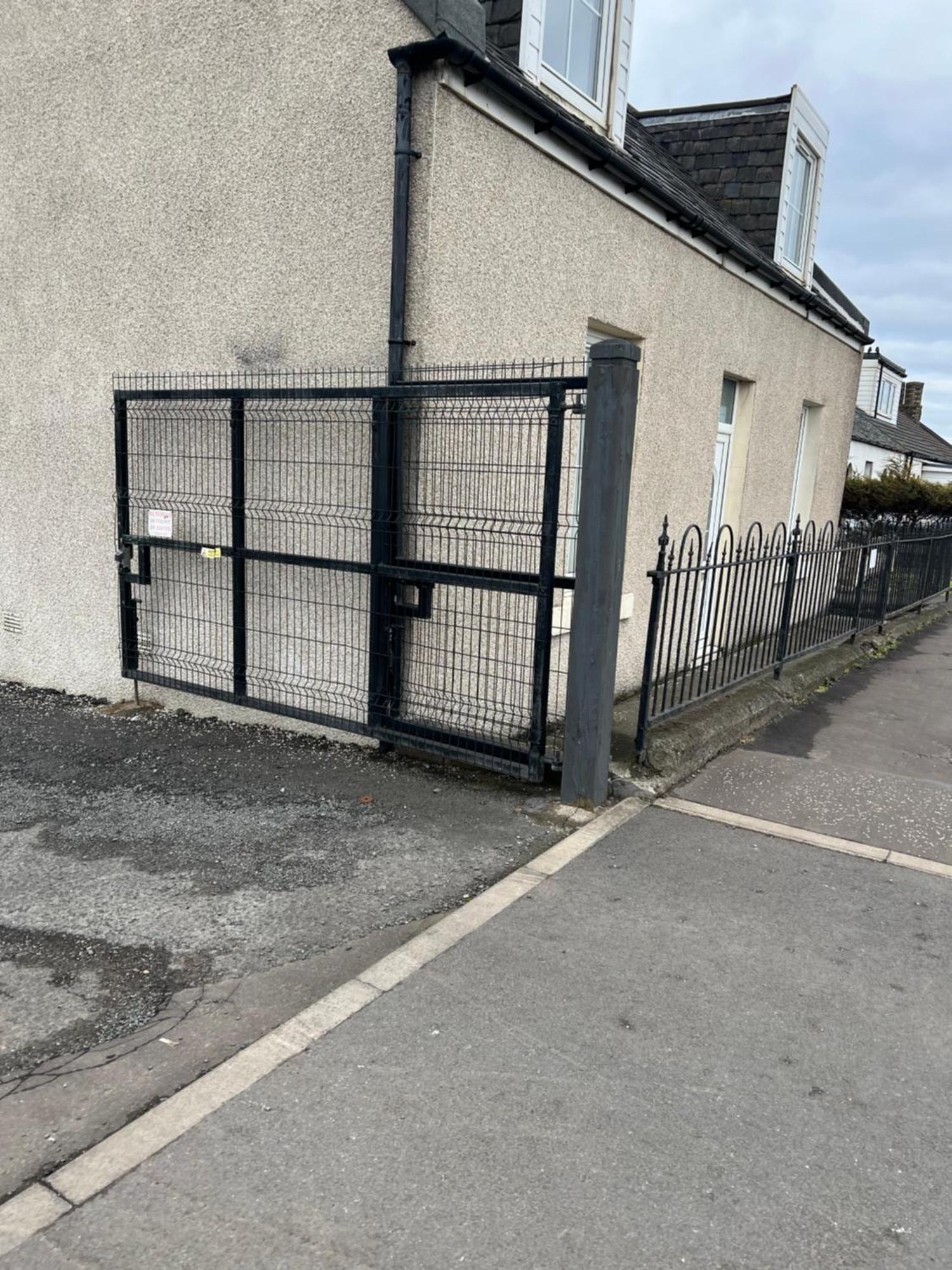 Holiday home 4 Bed Near Airport Edinburgh