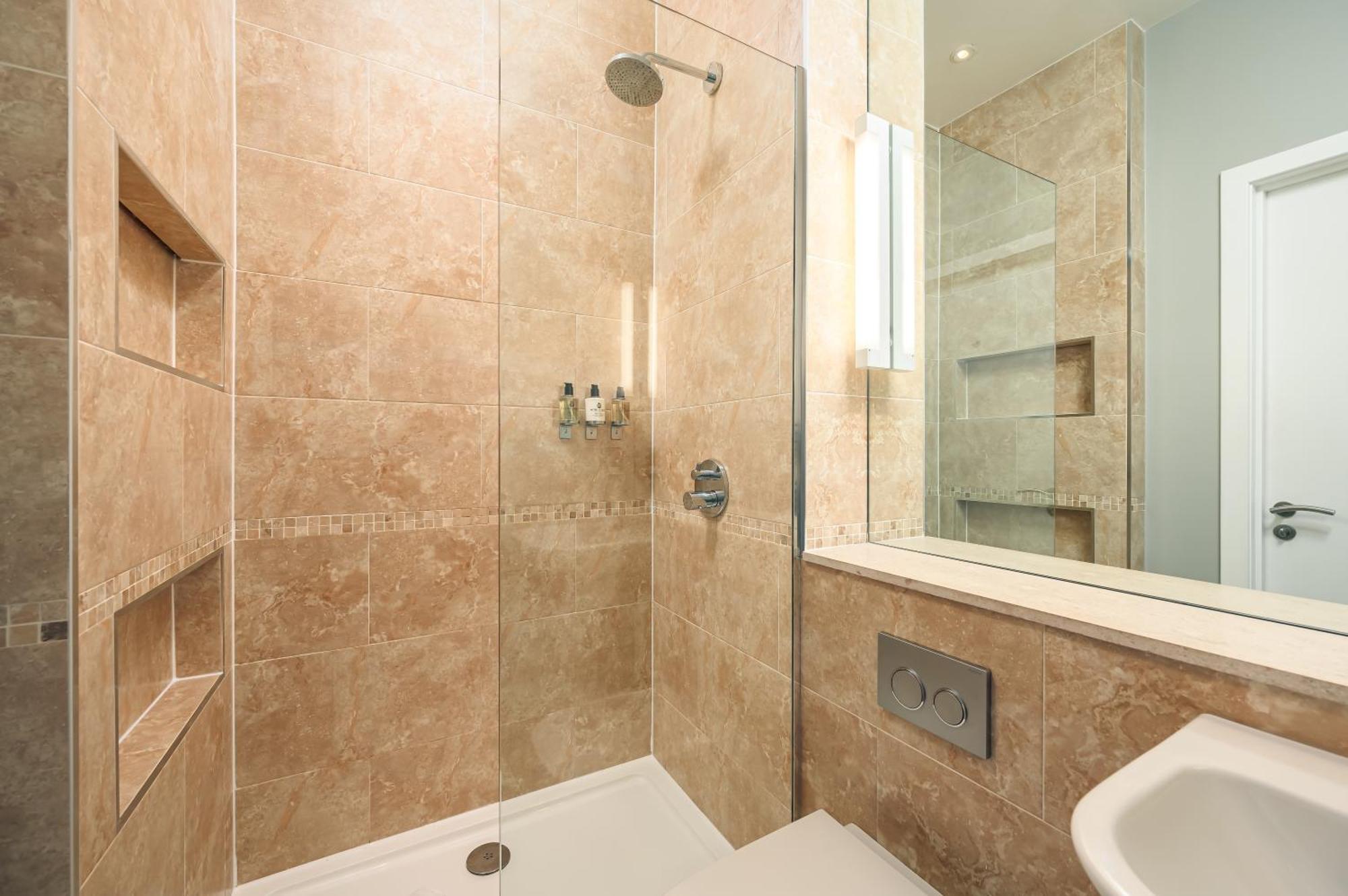 Destiny Scotland - St Andrew Square Apartment EDI