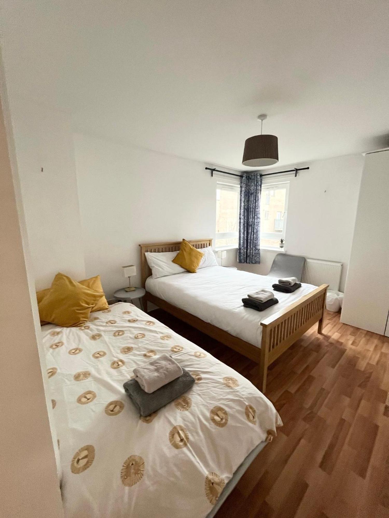 Modern Spacious Retreat With Free Parking And Private Balcony *