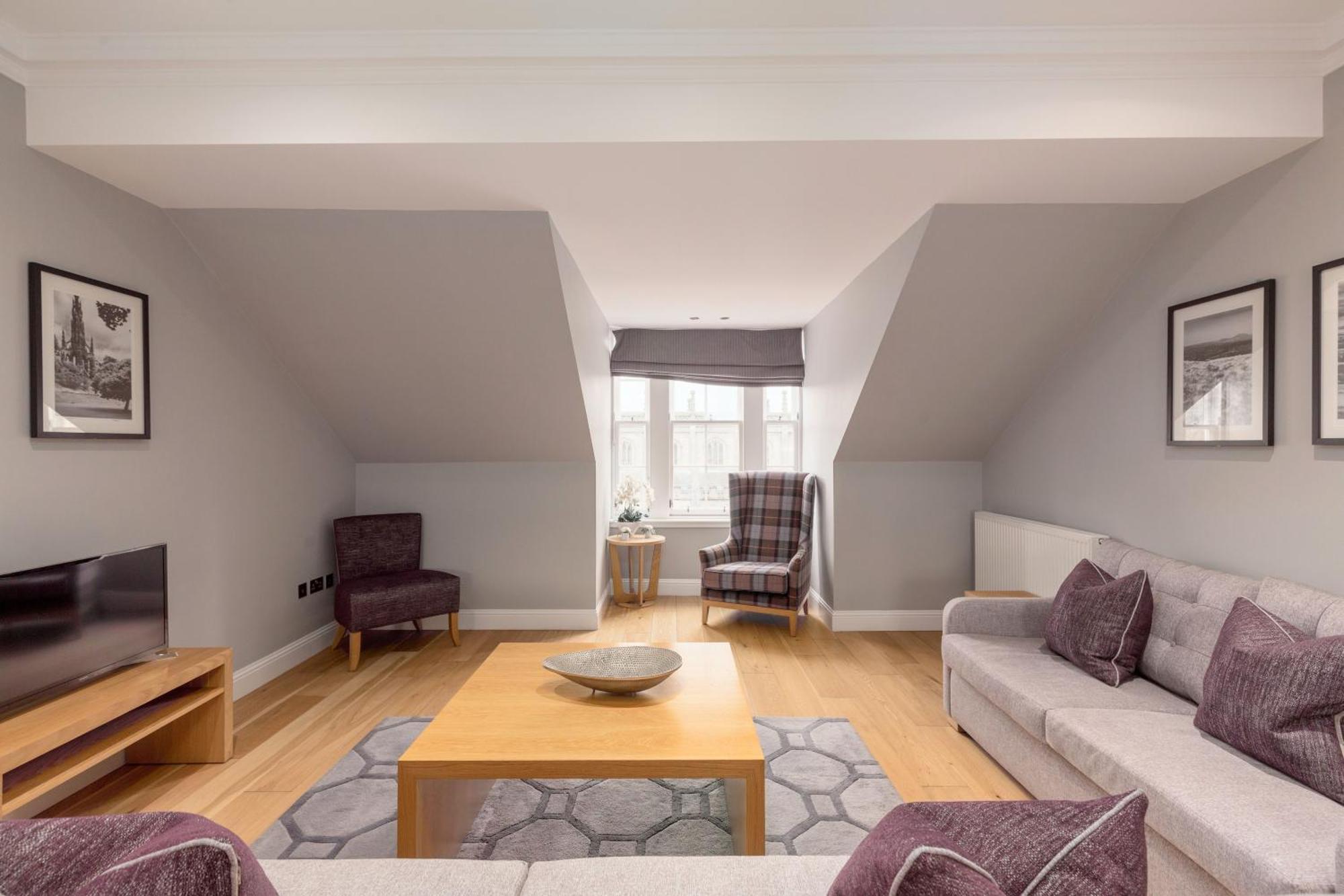 Destiny Scotland - Princes Street Apartment Edinburgh