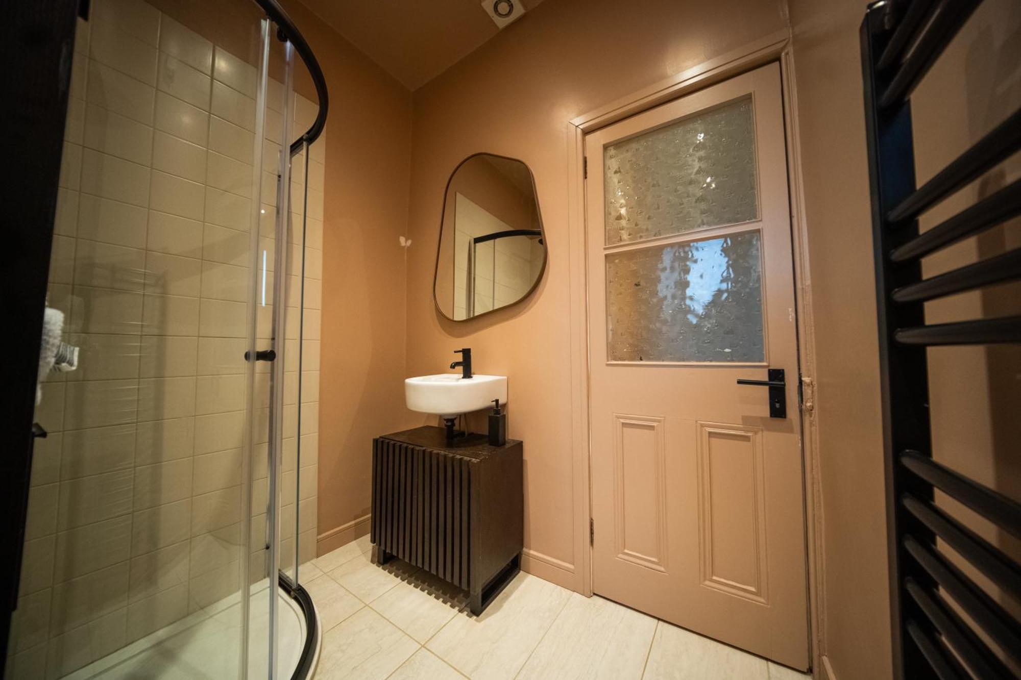 Apartment Spacious Flat, Close To The Centre With Scenic Views Edinburgh