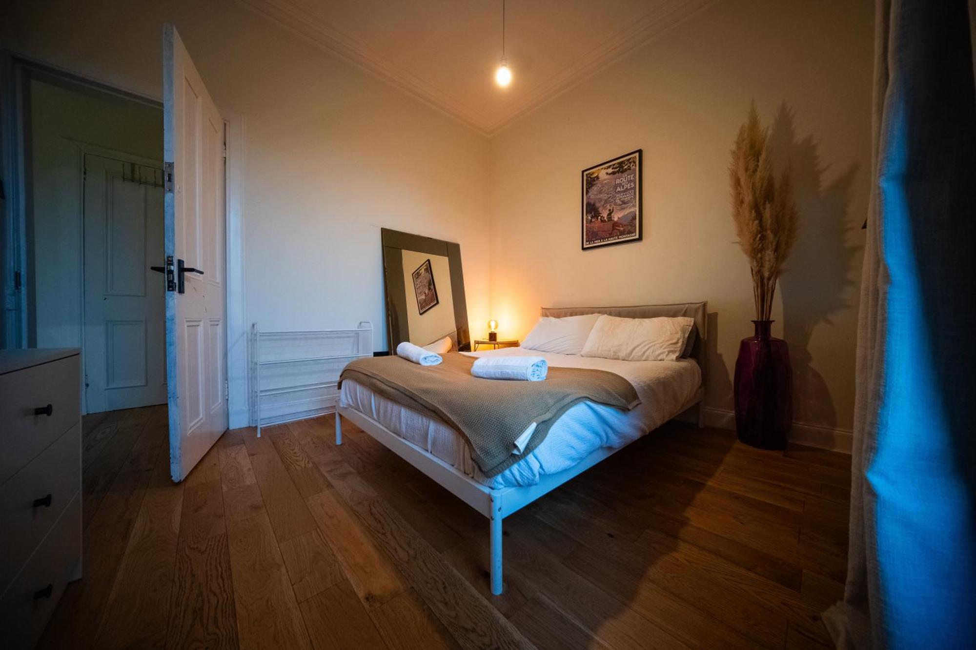 Spacious Flat, Close To The Centre With Scenic Views *