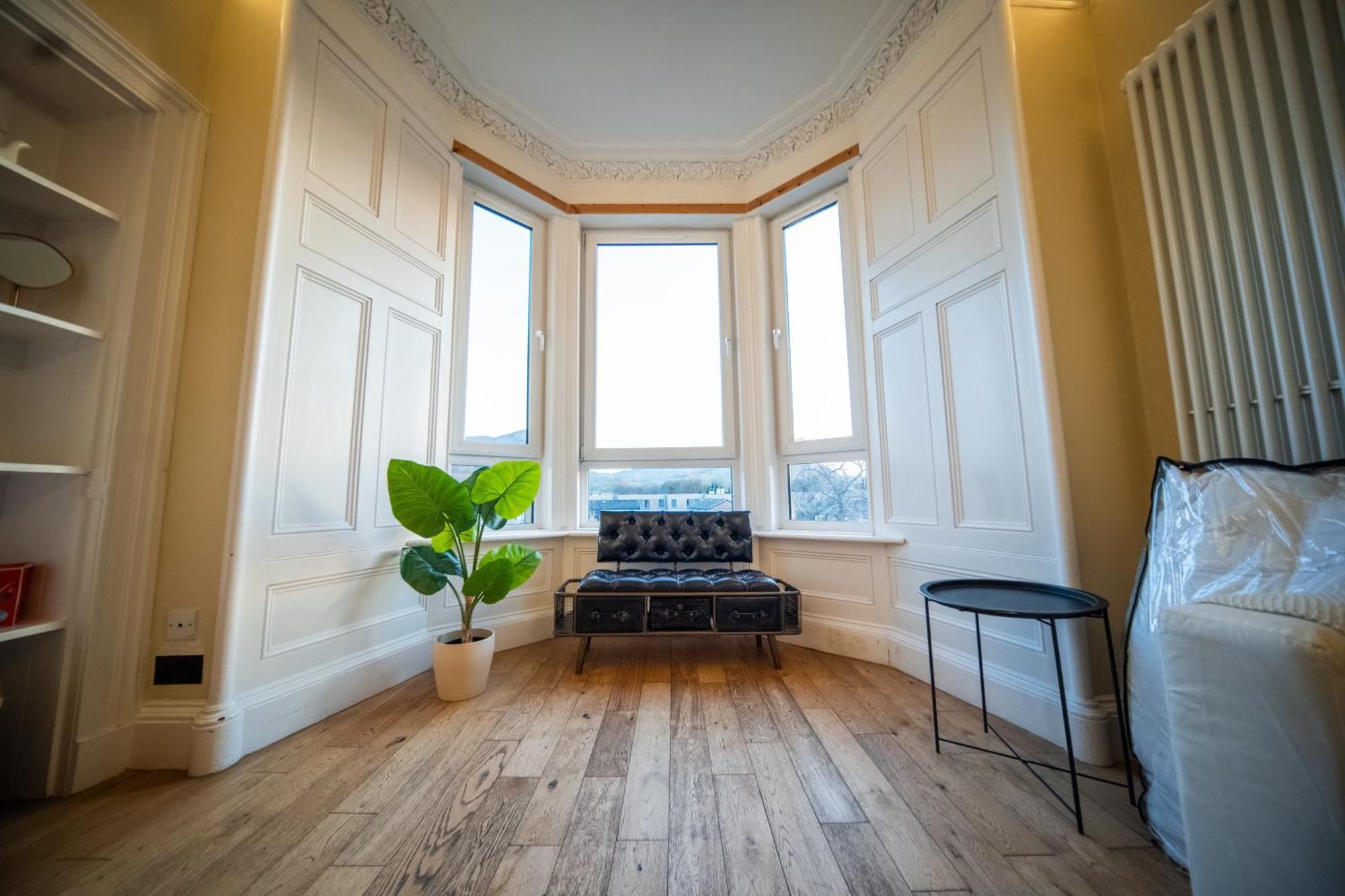 Apartment Spacious Flat, Close To The Centre With Scenic Views
