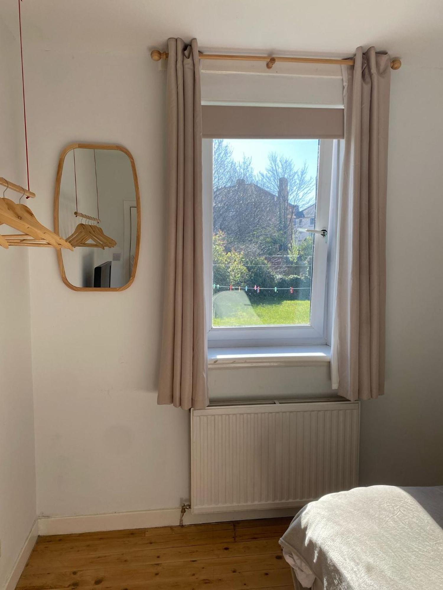 2 Bed With Garden Near Centre & Beach, Free Parking *