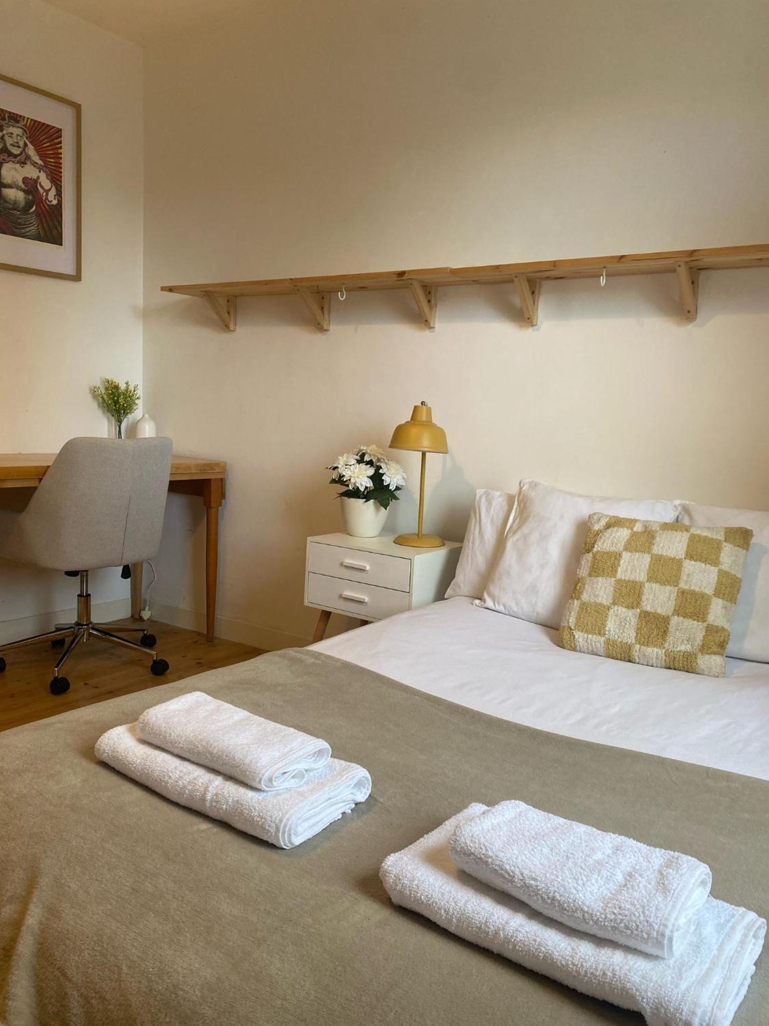 2 Bed With Garden Near Centre & Beach, Free Parking Apartment Edinburgh