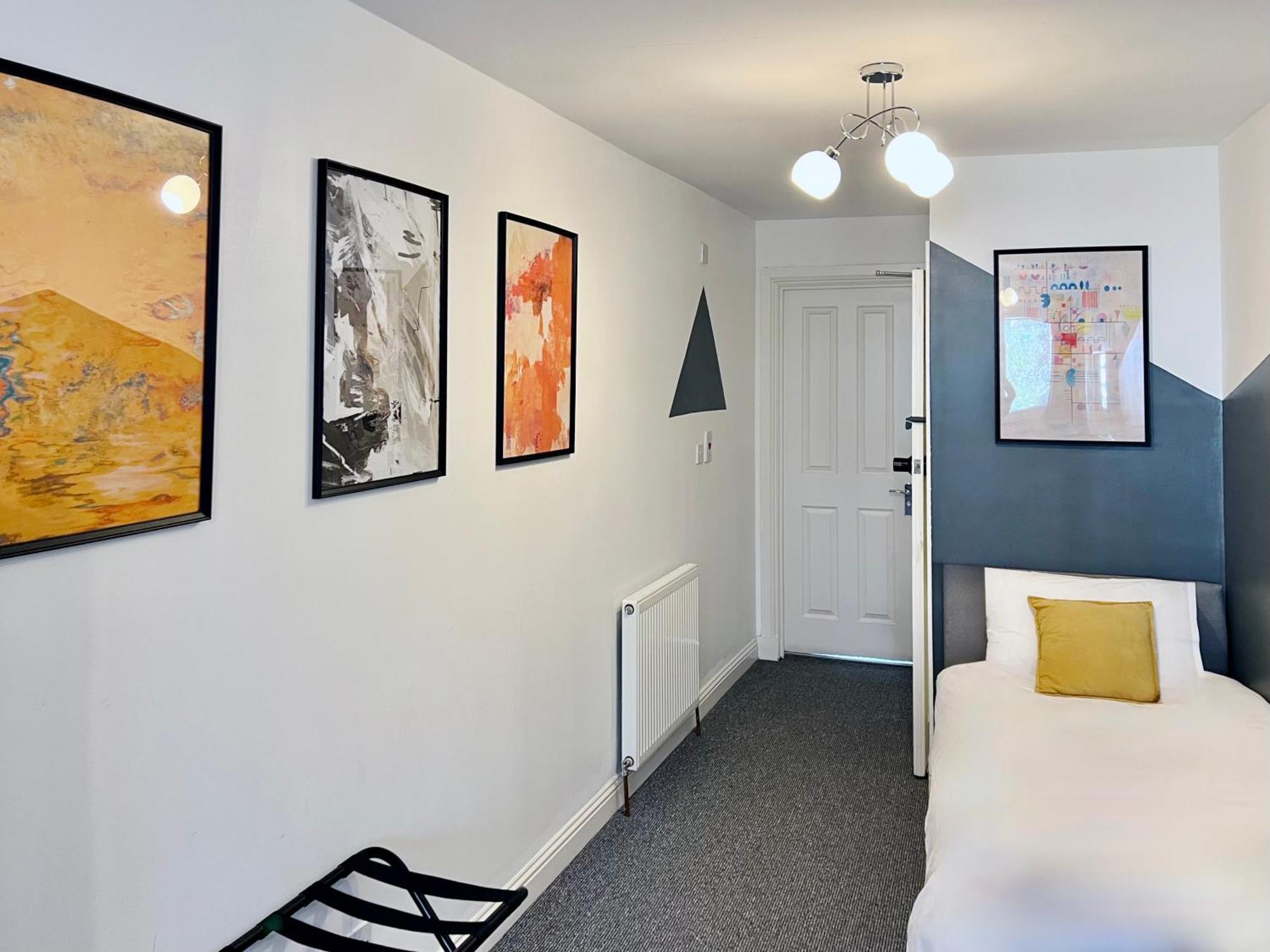 Roost Hill - Free Parking Zone Guest house *