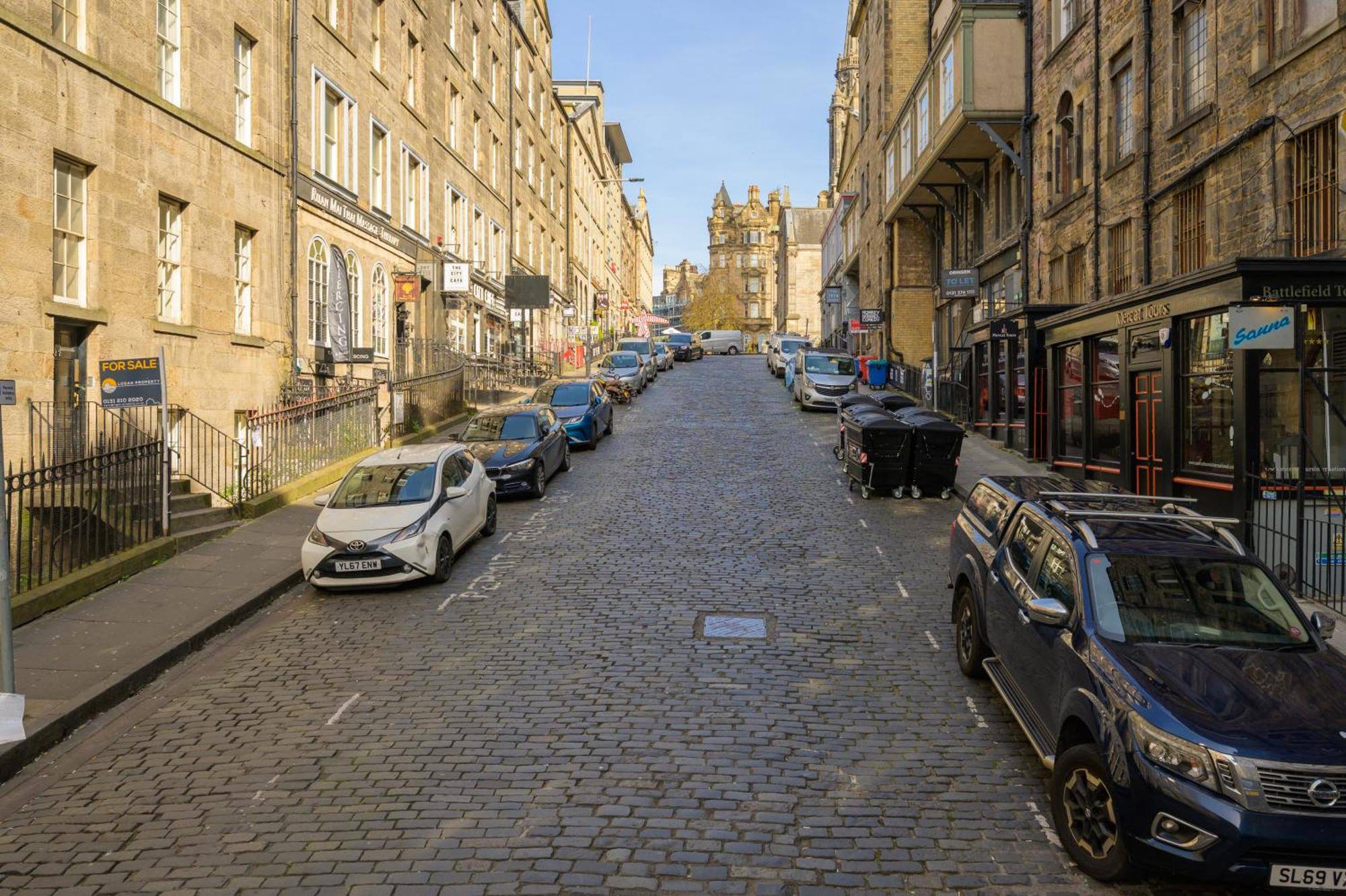 Heart Of Edinburgh's Historic Old Town - Blair Street * EDI