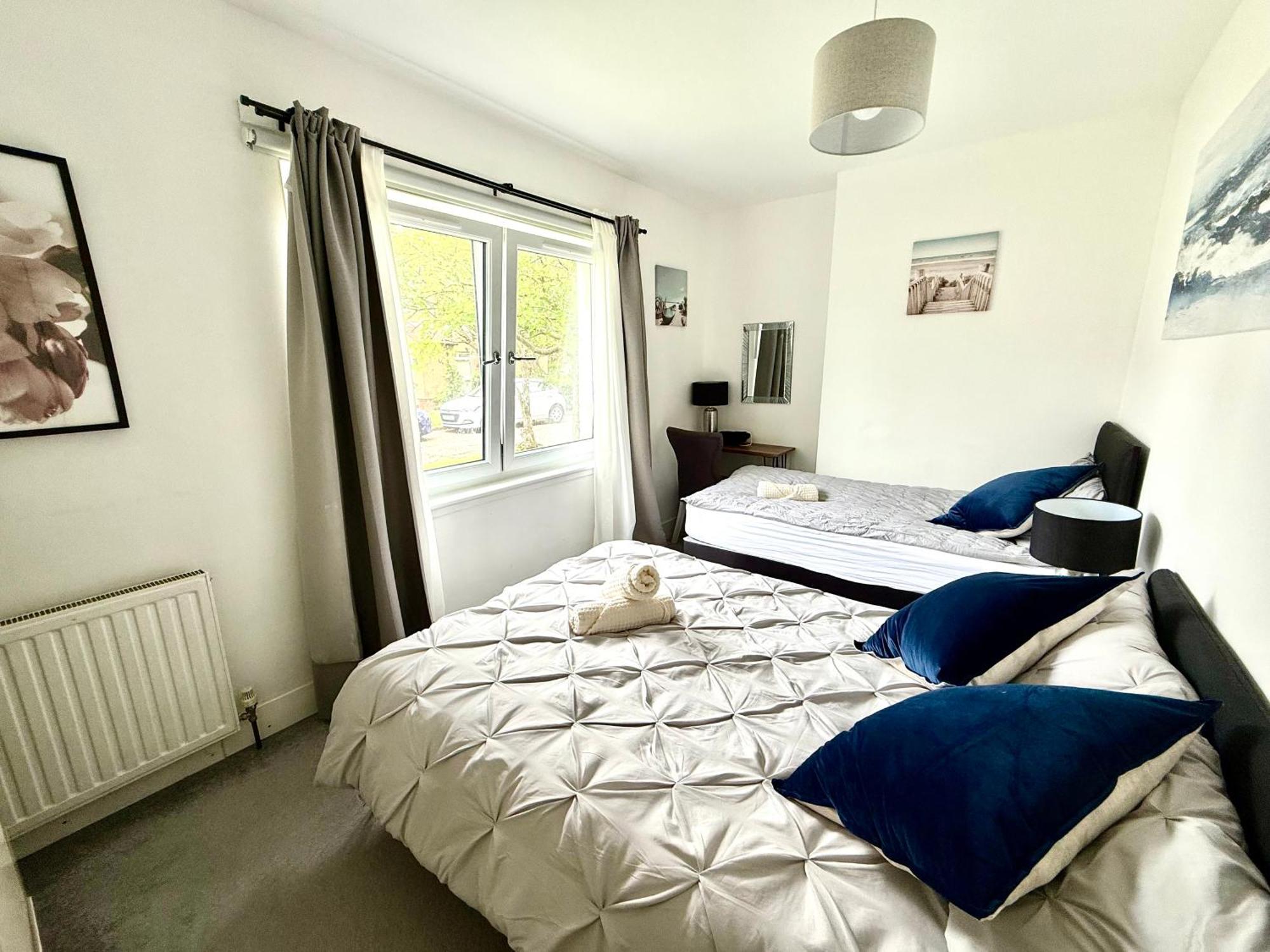 South Gyle House - Superfast Wifi And Free Parking - 7 Minutes To Airport