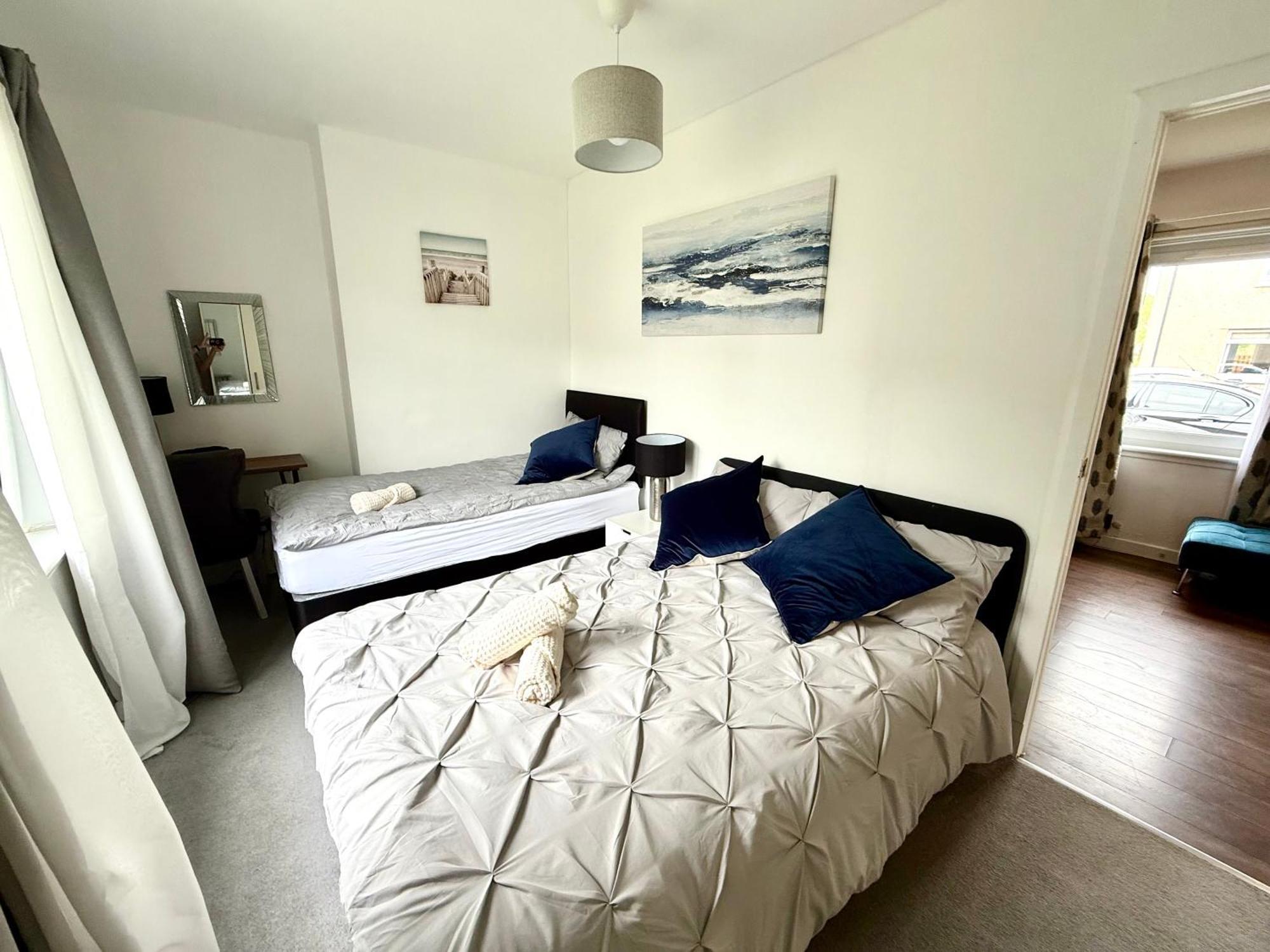 Holiday home South Gyle House - Superfast Wifi And Free Parking - 7 Minutes To Airport *