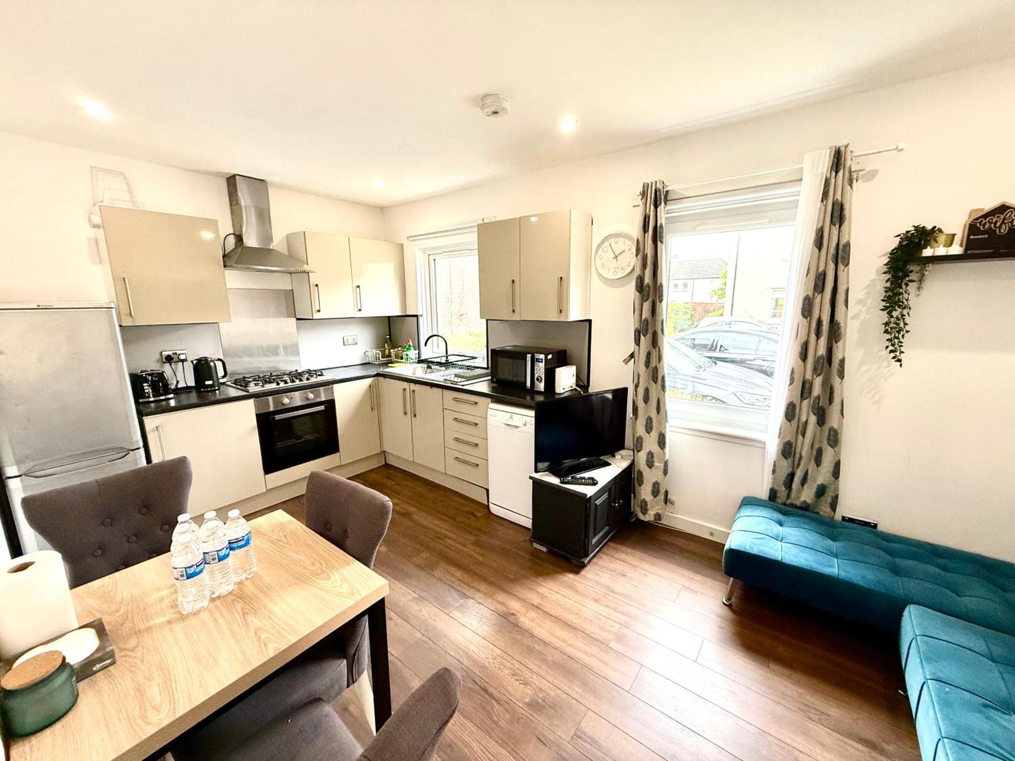South Gyle House - Superfast Wifi And Free Parking - 7 Minutes To Airport * Edinburgh