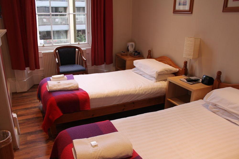 Dene Guest House, New Town 3*