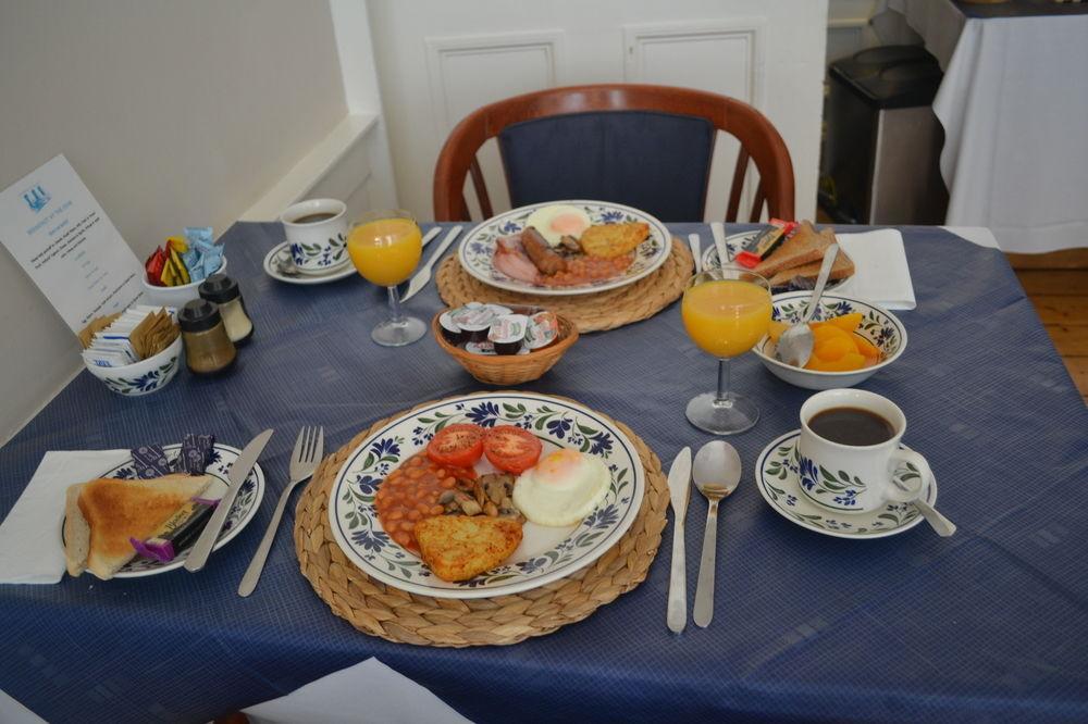 Dene Guest House, New Town 3*