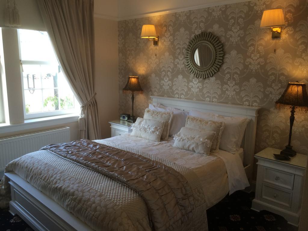 Aaran 4* Edinburgh