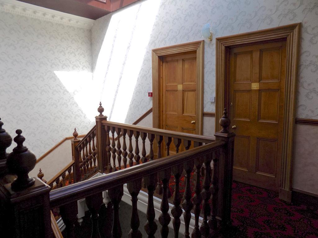Gifford House