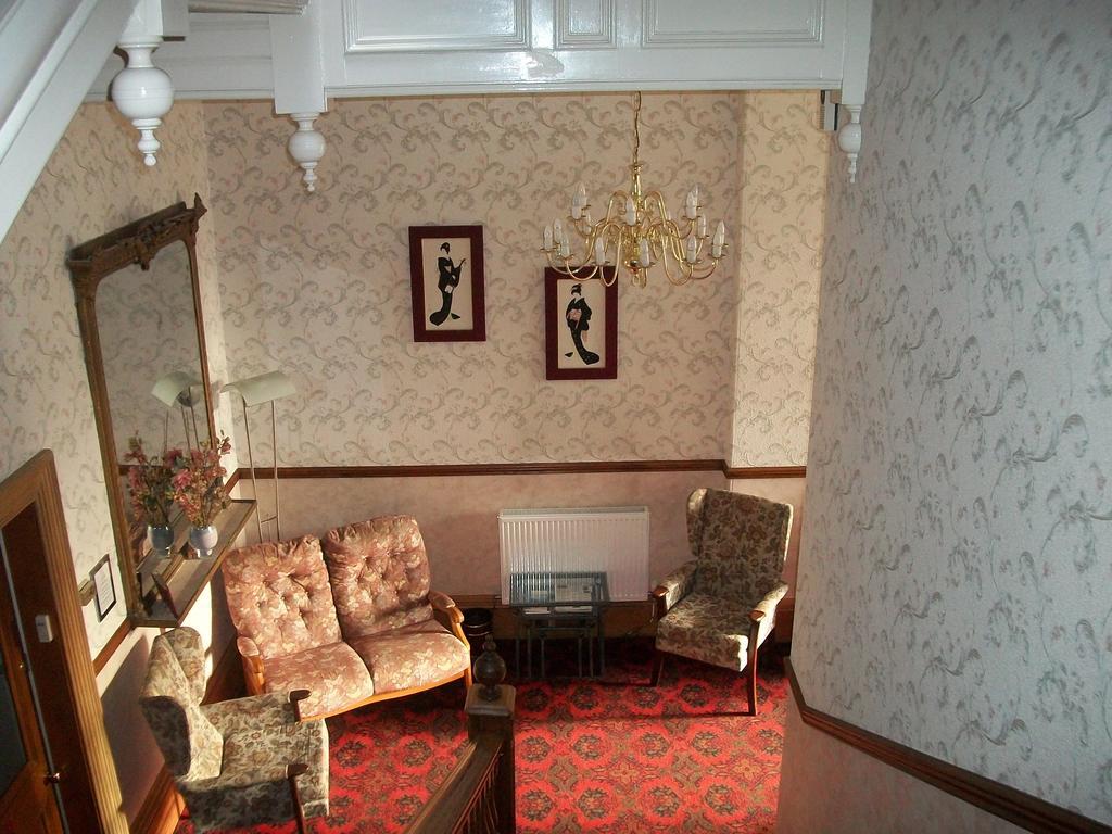 Gifford House 4*