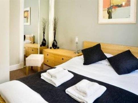 Nicolson Aparthotel 4*