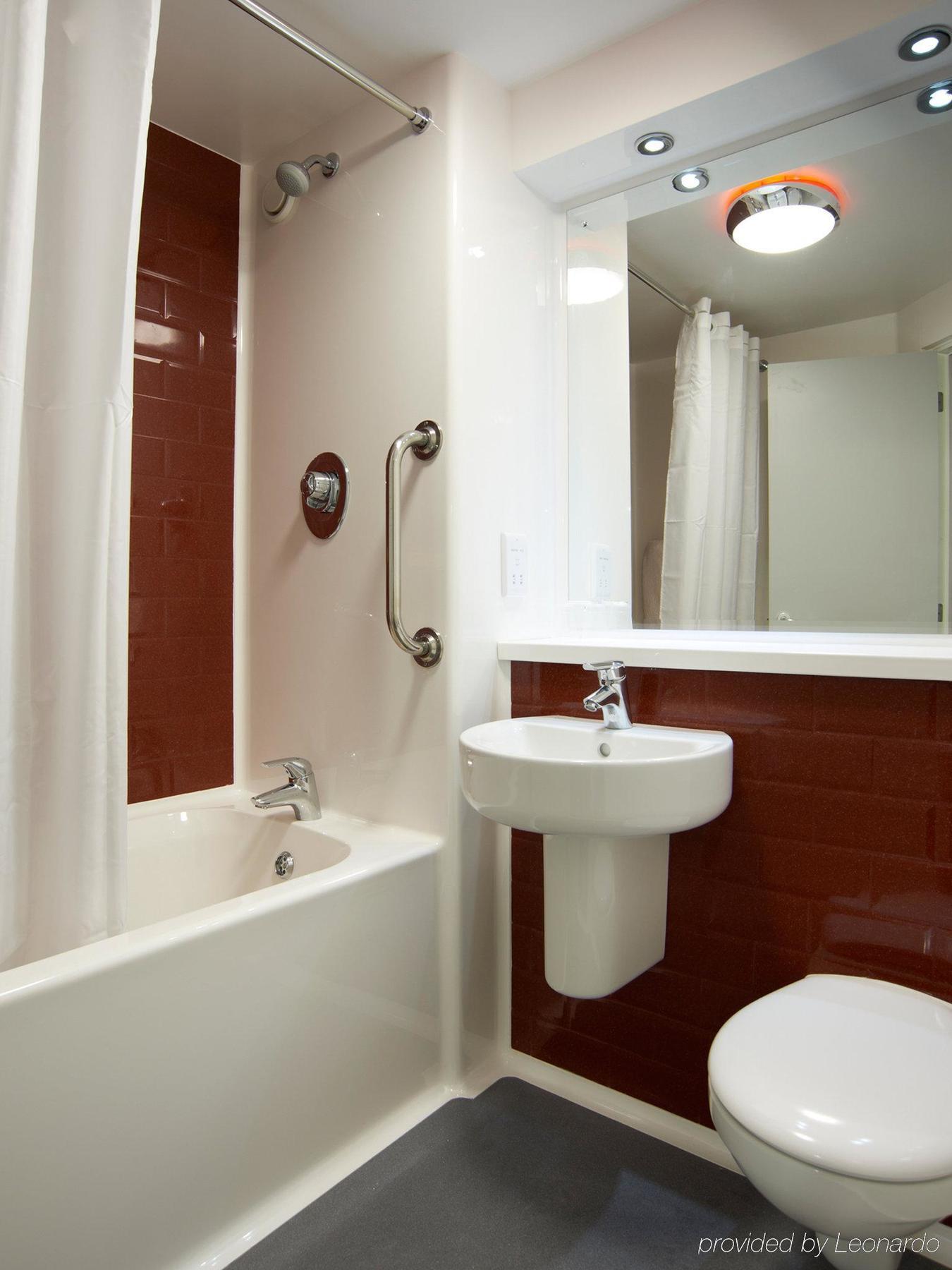 Travelodge Central Princes Street Hotel