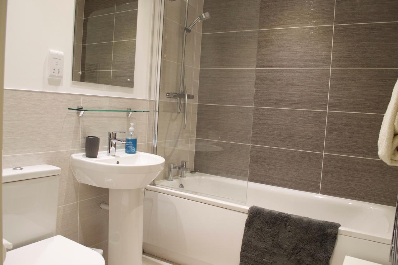 2 Bedroom With Free Parking Apartment Edinburgh