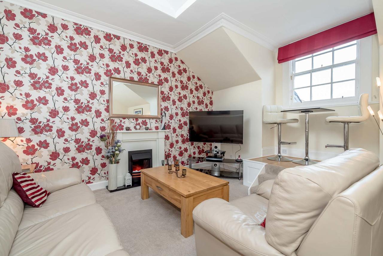 Castle Terrace Apartment *