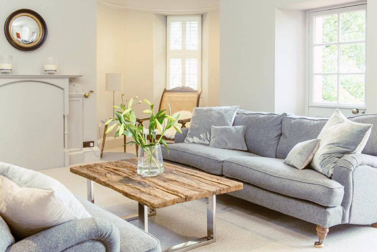Apartment Ramsay Gardens - Grand 4-bedroom Next To Castle Edinburgh