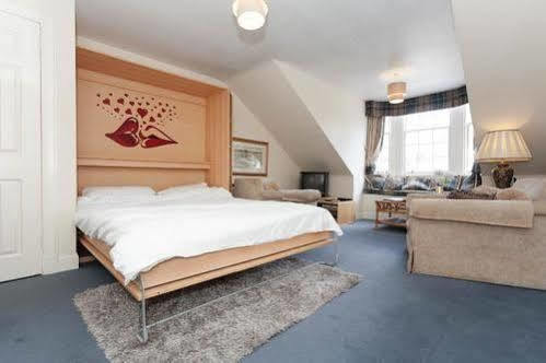 Tony Asga - Tony's Heart Of Centre Sleeps 2 Edinburgh