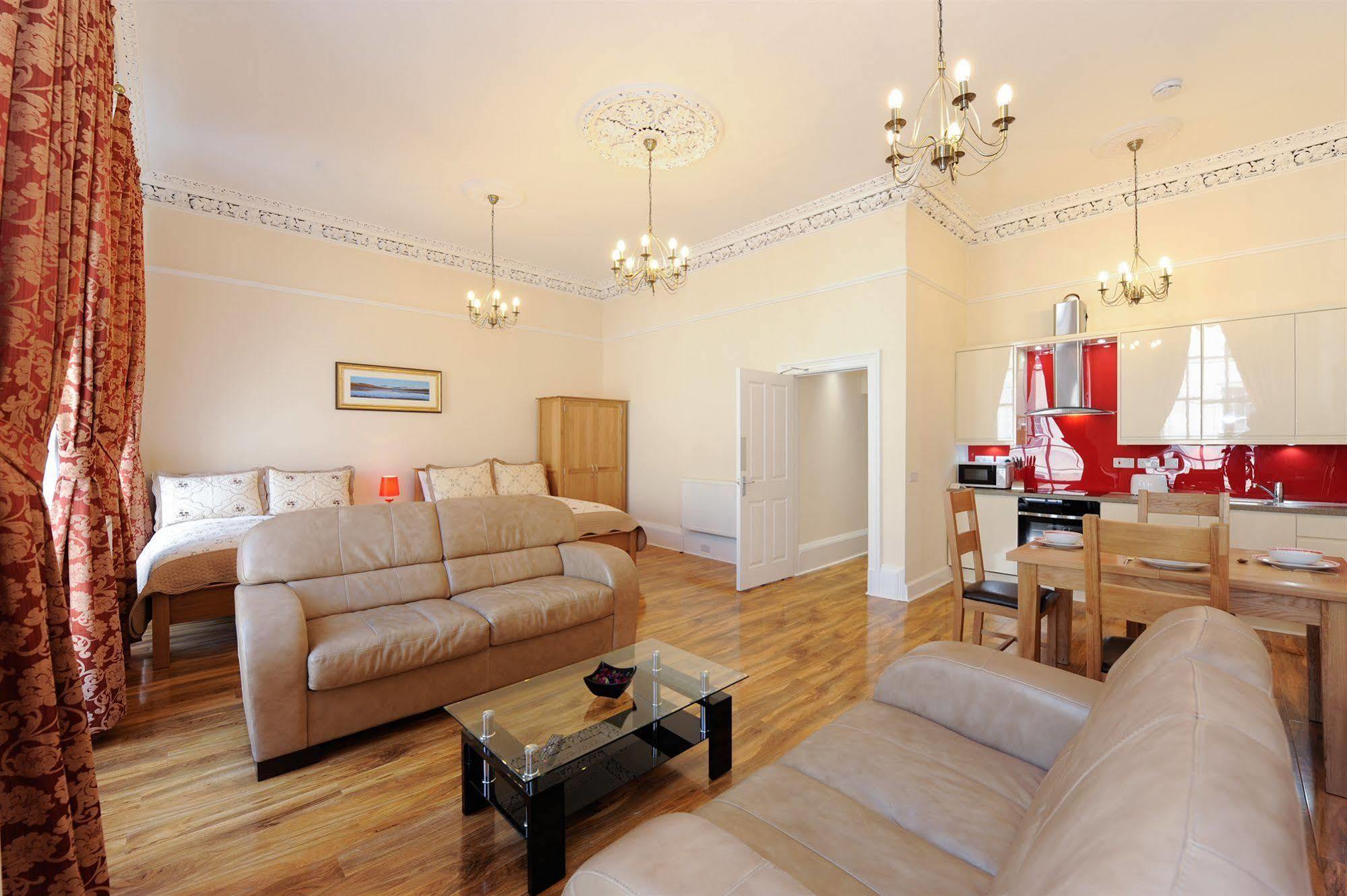 Edinburgh City Suites Aparthotel 4*