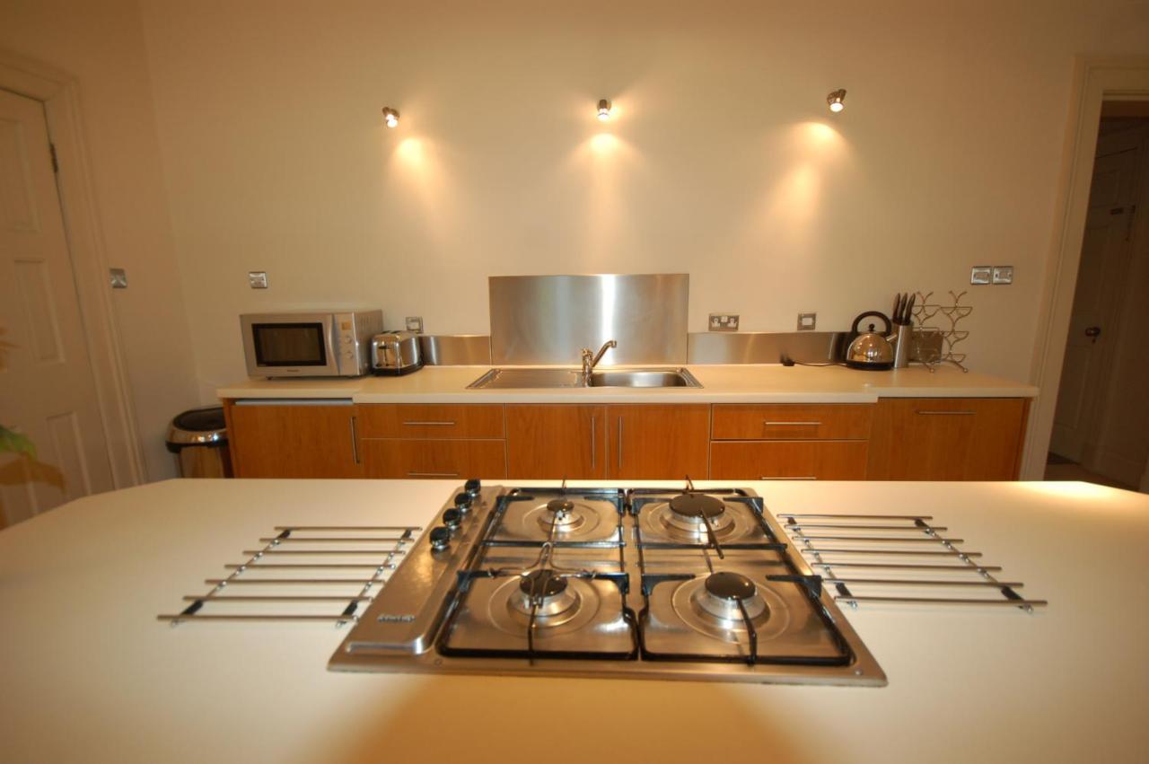 Flats Company - Queen Street - Centre *