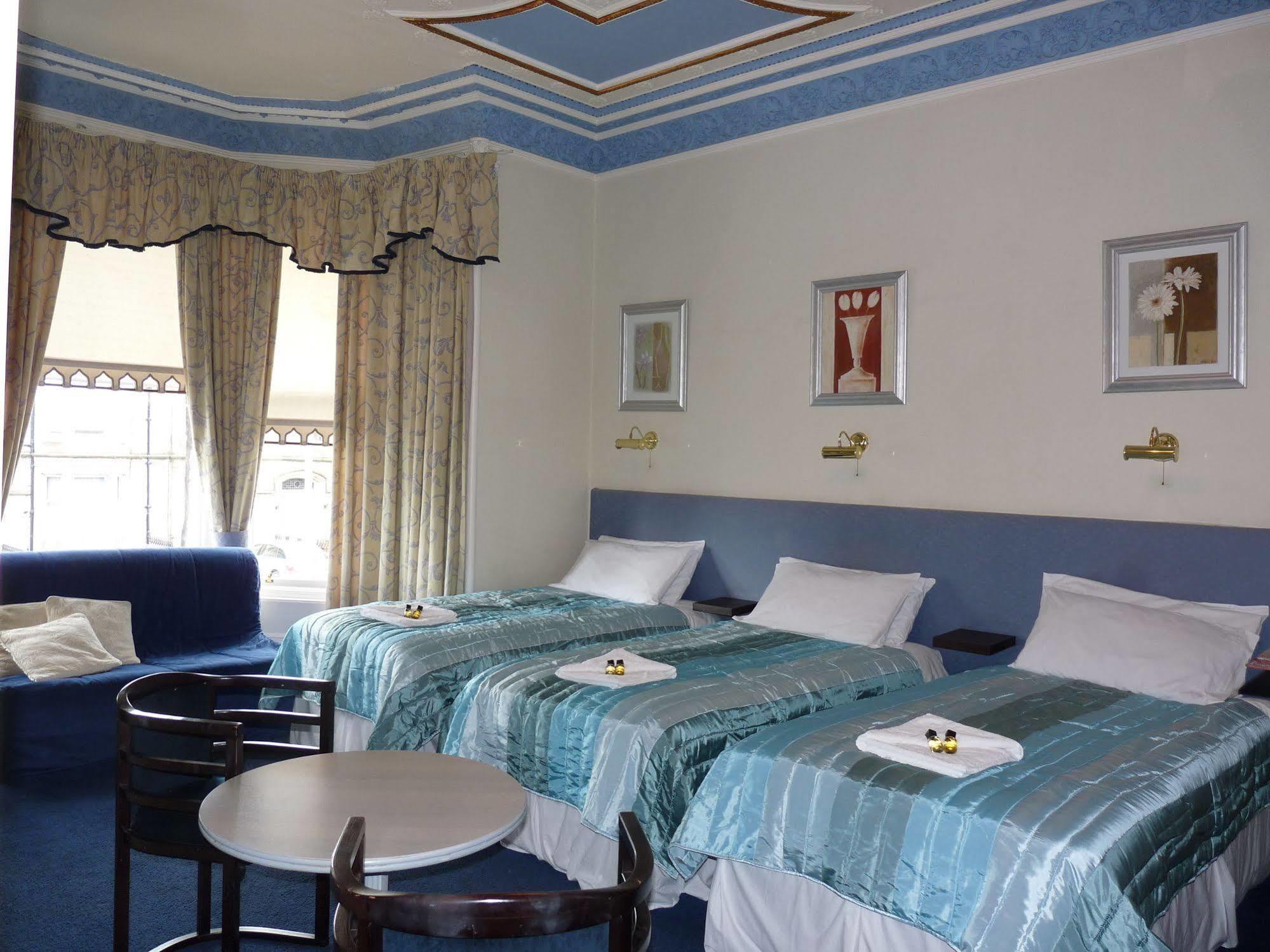 Alba Hills 3* Edinburgh