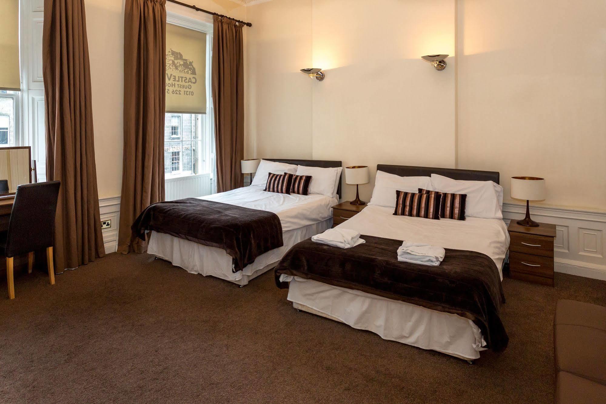 Castle Street 3*